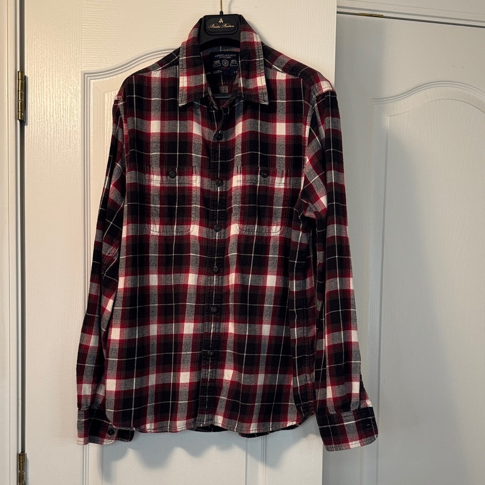 American Eagle Outfitters Black and Red Plaid Shirt